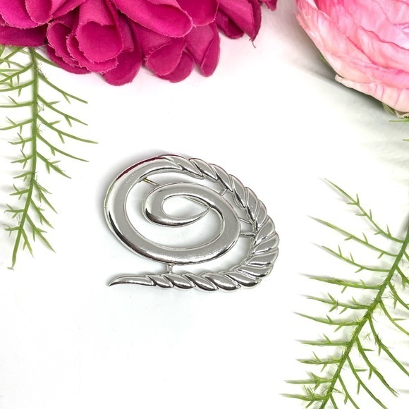 Vintage Jewelry - VINTAGE⚜️Chignon Spiral Twist Silver Brooch